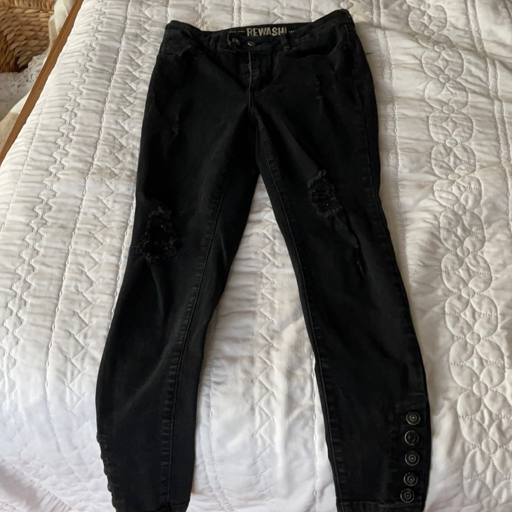 Black ripped skinny jeans